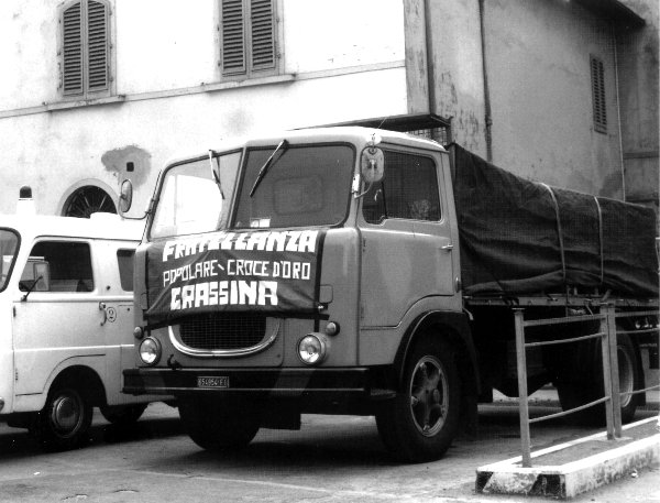 camion in partenza per supporto al terromoto in Friuli