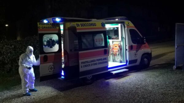 Ambulanza in sanificazione da covid