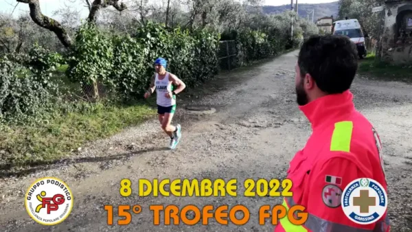 promozionale trofeo FPG Soccorritore guarda atleta in passaggio