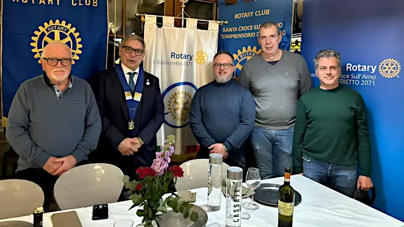 Presidente Club Rotary area Toscana 1 e Presidente Fratellanza popolare di Grassina con due consiglieri e un volontario in borghese