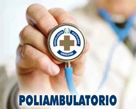 Medico con stetoscopio in mano, particolare