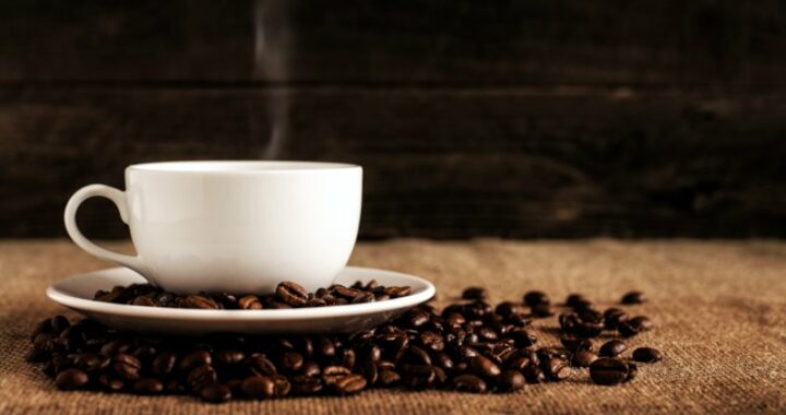 tazza e chicchi di caffe