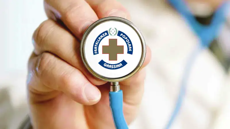 medico con stetoscopio in mano, particolare