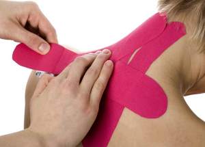 applicazione kinesio taping
